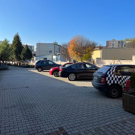 Hotel Marathon Senec Esterno foto