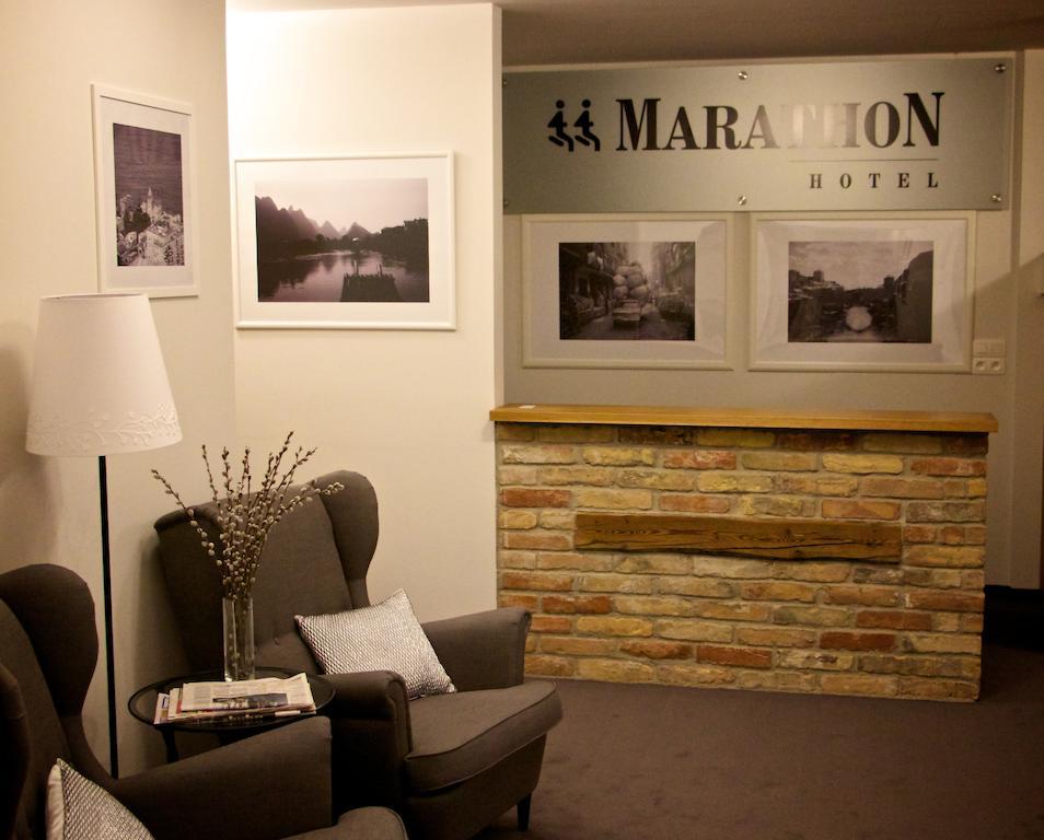 Hotel Marathon Senec Esterno foto