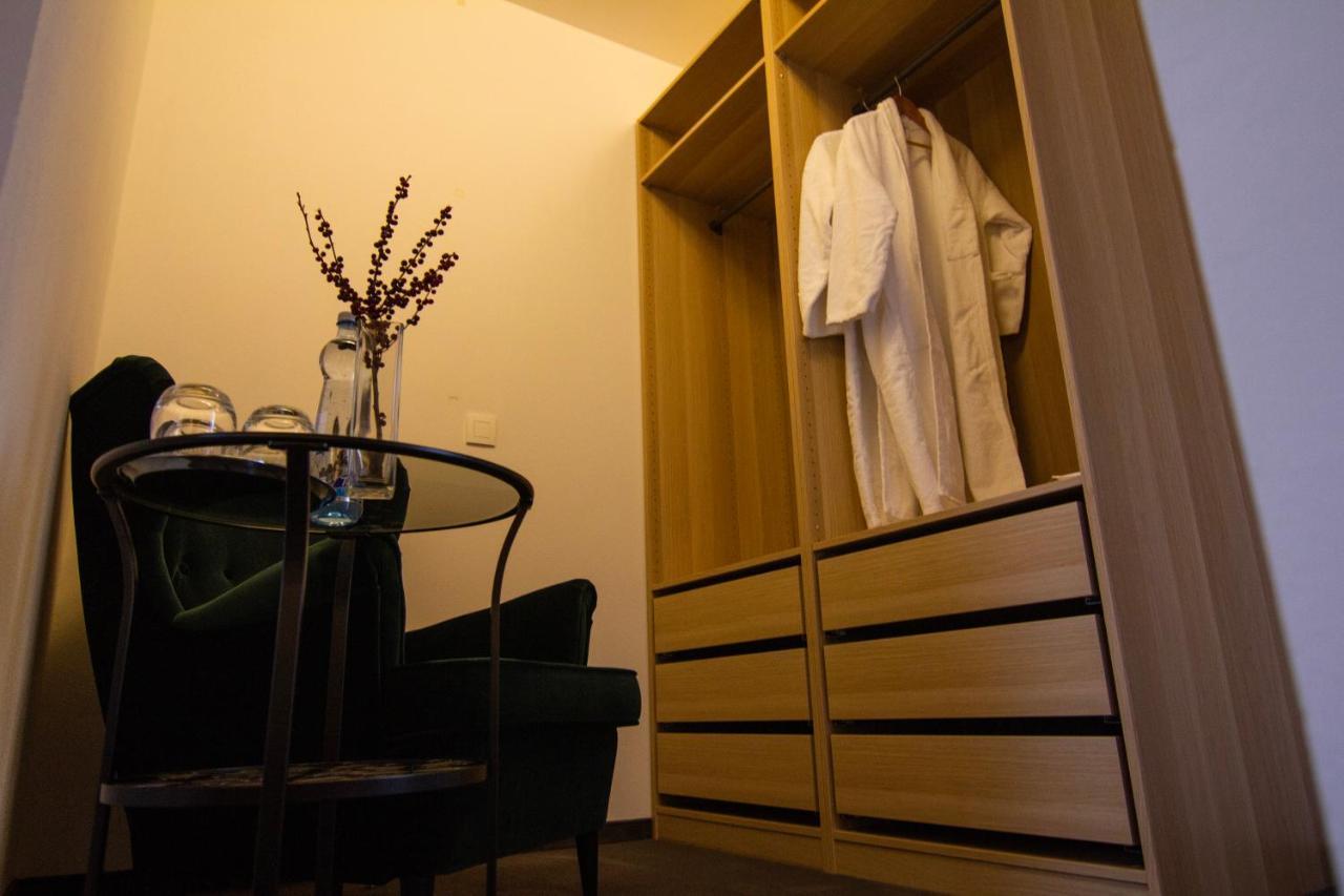 Hotel Marathon Senec Esterno foto